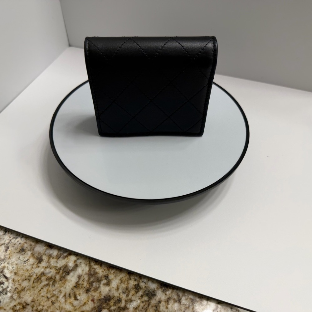 ❌SOLD❌ CHANEL NWOT UNISEX Black Quilted Card Holder - Picture 3 of 10